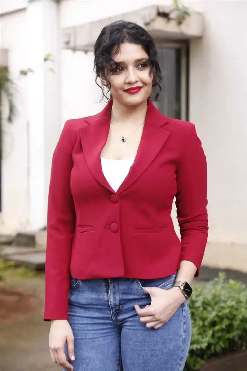 INDIAN ACTRESS RITIKA SINGH SMILING IN RED TOP BLUE JEANS 5
